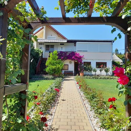Rozsakert Vendeghaz Bed and Breakfast Szigliget Buitenkant foto