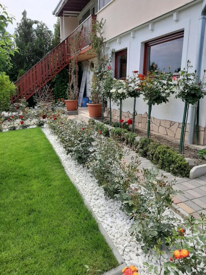 Rozsakert Vendeghaz Bed and Breakfast Szigliget Buitenkant foto