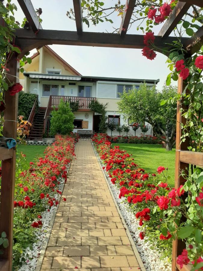 Rozsakert Vendeghaz Bed and Breakfast Szigliget Buitenkant foto