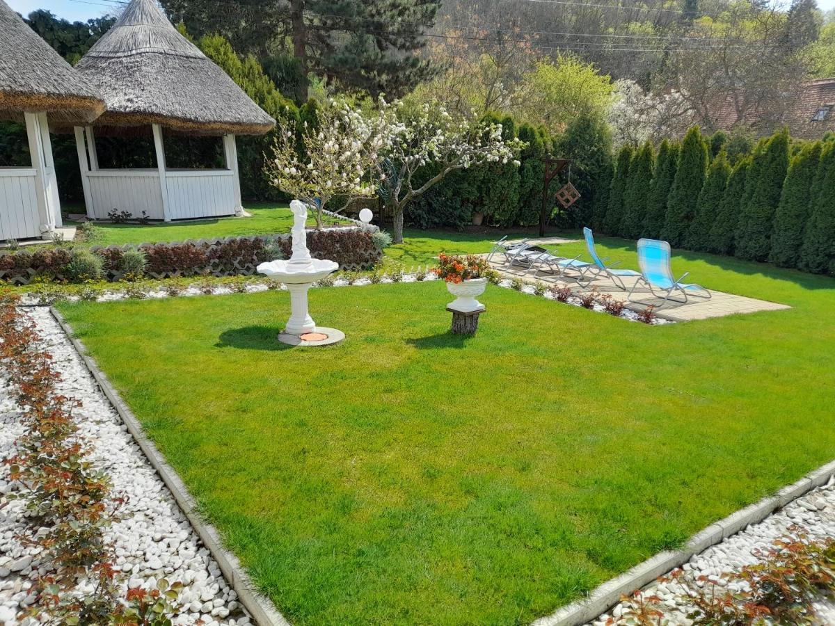 Rozsakert Vendeghaz Bed and Breakfast Szigliget Buitenkant foto