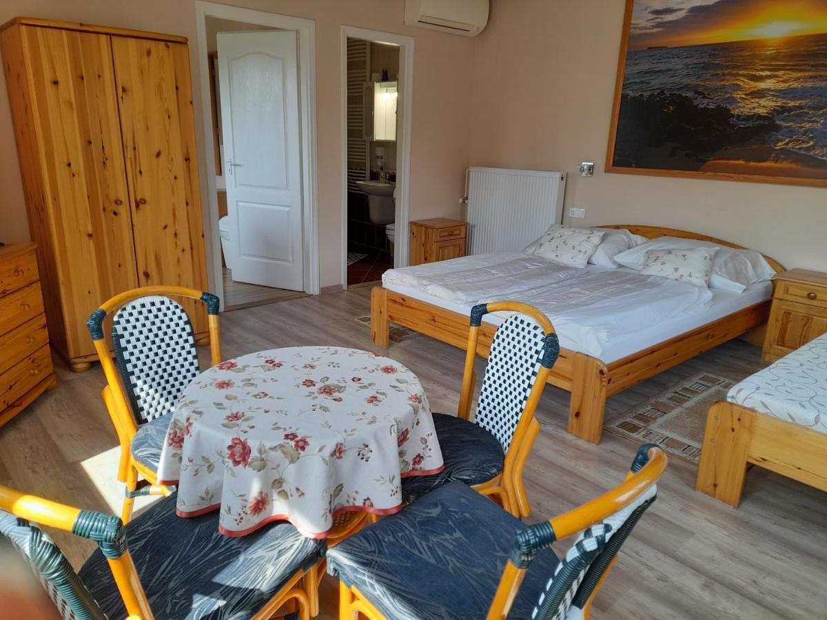 Rozsakert Vendeghaz Bed and Breakfast Szigliget Buitenkant foto