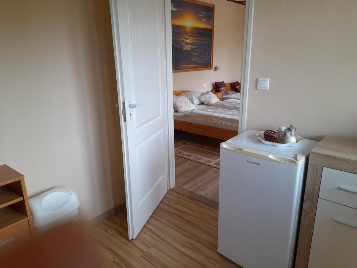 Rozsakert Vendeghaz Bed and Breakfast Szigliget Buitenkant foto
