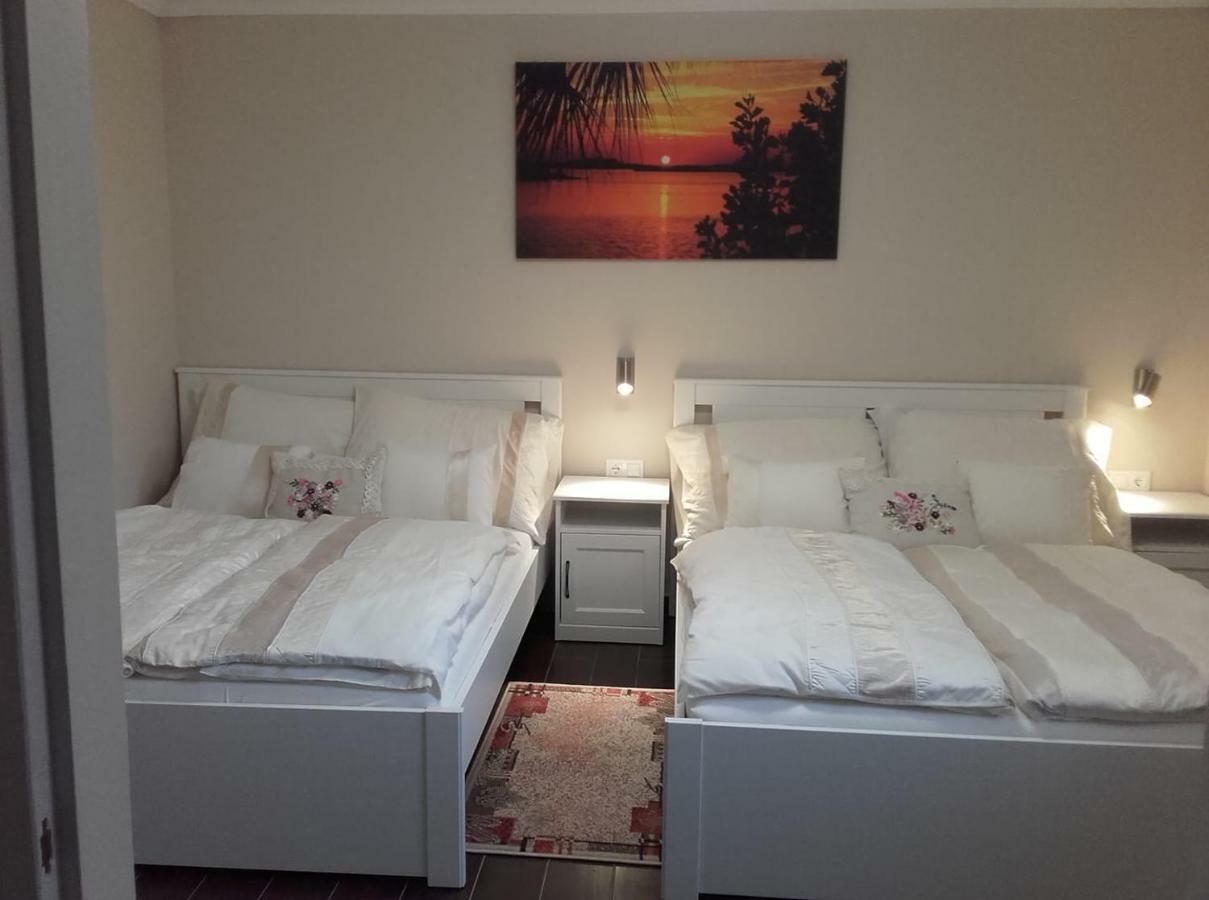 Rozsakert Vendeghaz Bed and Breakfast Szigliget Buitenkant foto